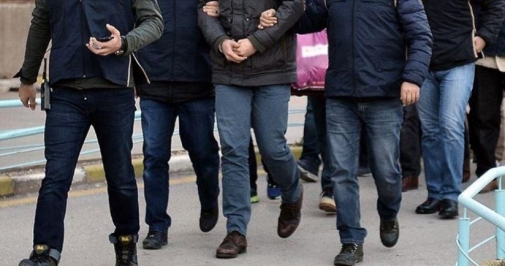 İzmir'de saadet zinciri kuran dolandırıcılar yakayı ele verdi: 500 kişiyi 2 milyon lira dolandırmışlar