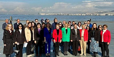 İyi Parti İzmir Kadın Politikaları Başkanı Filiz Çuhadaroğlu’ndan 8 Mart Dünya Kadınlar Günü Kutlaması