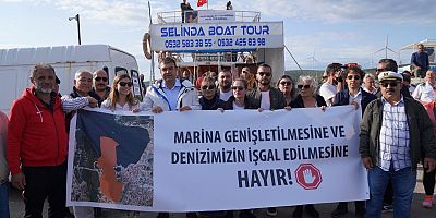 Marinaya karşı, tekneli protesto 