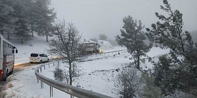 İzmir Büyükşehir Belediyesi ekipleri karla mücadele için sahada
