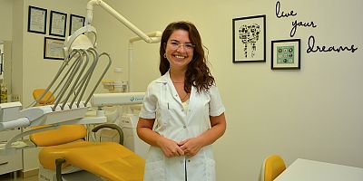 İzmir Diş Hekimleri Odası (İZDO) Yönetim Kurulu Üyesi Gizem Bayraktaroğlu: 'Ortodonti Tedavisi Her Yaşta Uygulanabilir'