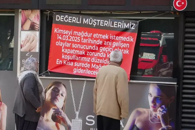 120 milyon liralık vurgun yapan kuyumcudan pankartlı yanıt