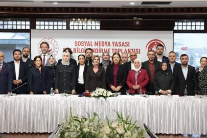 Bakan Göktaş, sosyal medya düzenlemesi için STK temsilcileriyle bir araya geldi