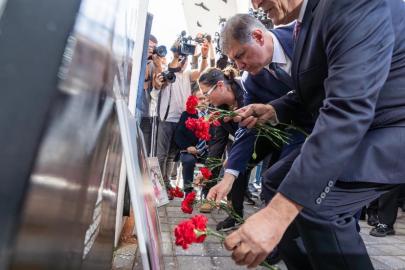 Başkan Tugay: Depremin siyaseti olmaz, vicdanımızla konuşacağız