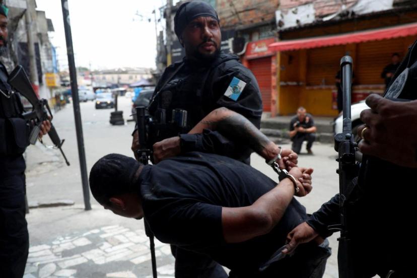 Brezilya'daki uyuşturucu operasyonunda 4'ü polis en az 60 kişi öldü