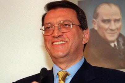 Eski Başbakan Mesut Yılmaz kabri başında anılacak