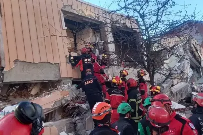 Gebze'de Çöken Binada Kurtarma Çalışmaları Devam Ediyor