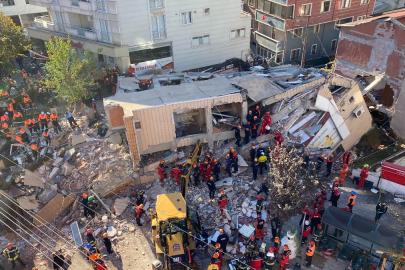 Kocaeli'de çöken binada 2 kişinin cansız bedenine ulaşıldı