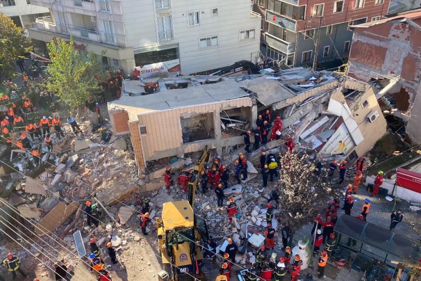 Kocaeli'de çöken binada 2 kişinin cansız bedenine ulaşıldı