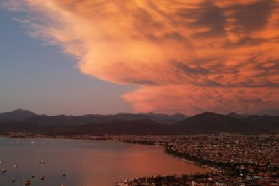 Muğla'nın Fethiye ilçesinde sağanak sonrası “Mammatus Bulutları” görüldü
