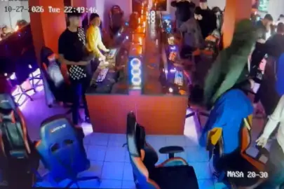 Sındırgı'daki deprem güvenlik kamerasına yansıdı