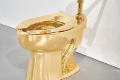 ABD'de 18 ayar altın tuvalet 12,1 milyon dolara alıcı buldu