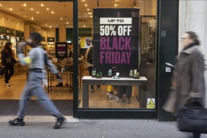 ABD'li tüketiciler efsane cumadan milyarlarca dolar harcadı