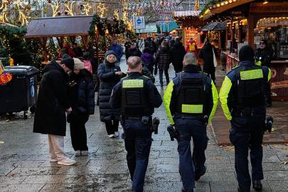 Almanya Noel pazarlarını daha sıkı güvenlik önlemleriyle açtı