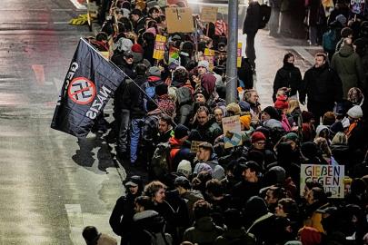 Almanya'da AfD'nin yeni gençlik grubunun kurulmasına karşı protestolar düzenleniyor