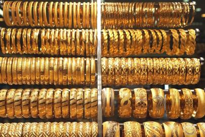 Altın piyasası yeni haftaya dalgalı başladı