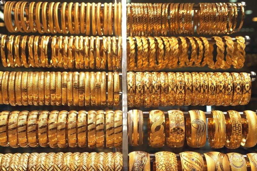 Altın piyasası yeni haftaya dalgalı başladı