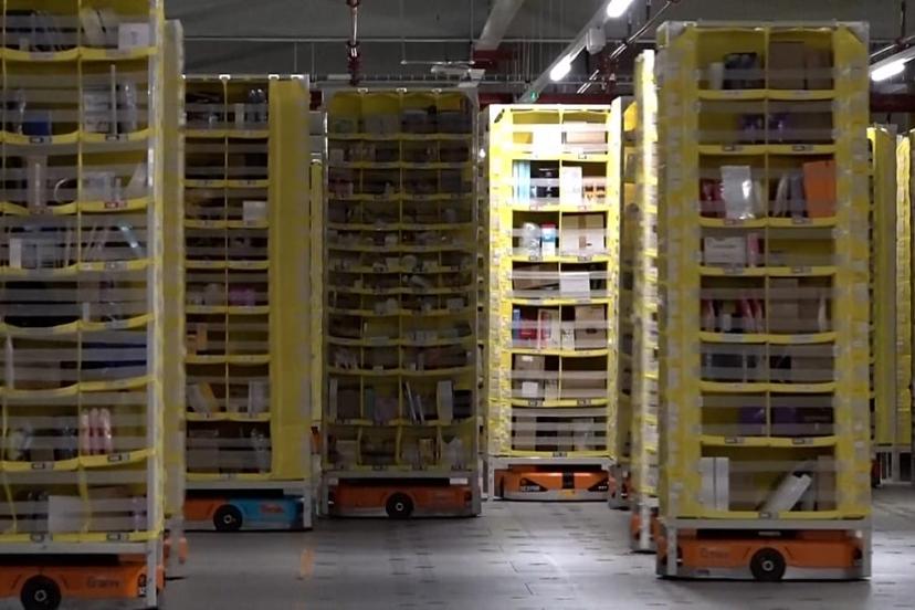Amazon, İngiltere'deki Bolton deposunda Noel talebini karşılamak için 2.000 robotu devreye aldı