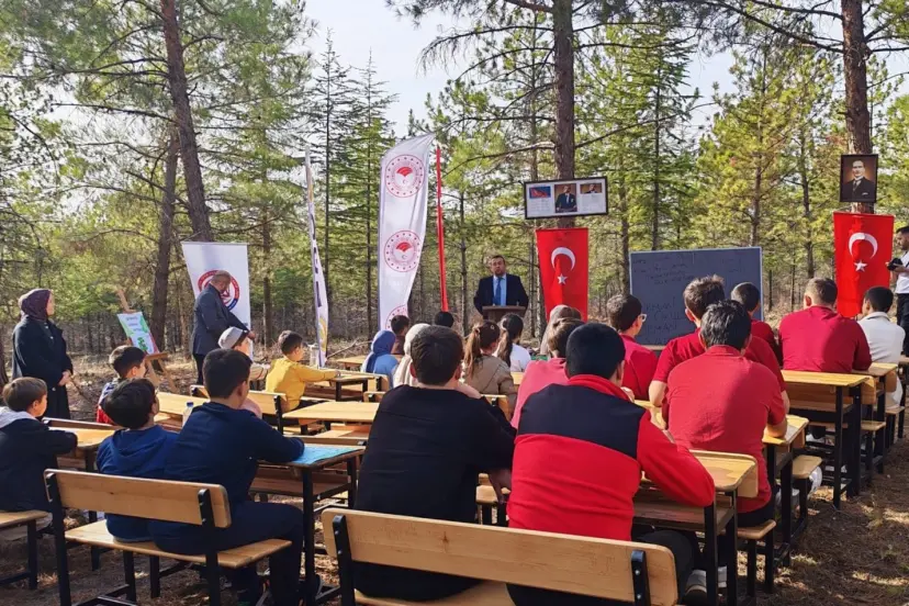 Ankara'da sınıf bir günlüğüne ormana taşındı
