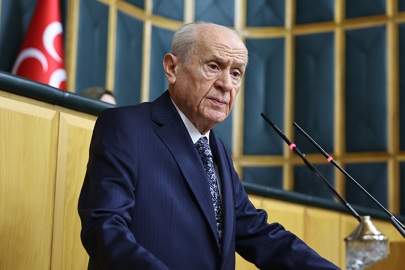 Bahçeli: "Hayırdır Özgür Bey, darbe mi düşünüyorsun"
