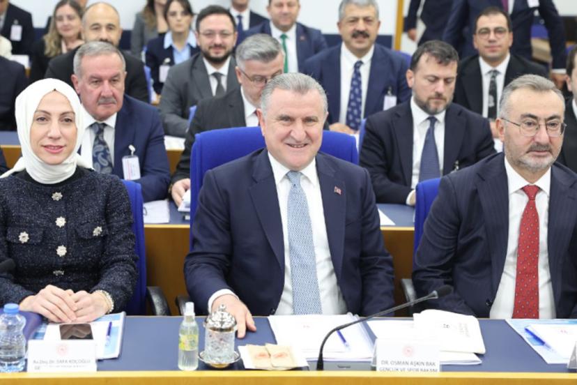 Bak'tan Kırmızı Kart'a "VAR'dan döner" Cevabı