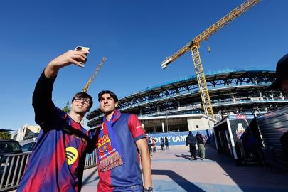 Barcelona taraftarları döndü: Camp Nou 2 yıl sonra yeniden açıldı