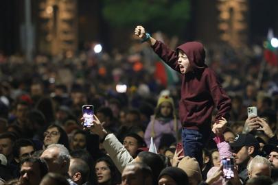 Bulgaristan: Sofya'da binlerce kişi toplandı, protestocular polisle çatıştı