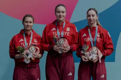 Bursa Büyükşehir'li Özge Yılmaz'dan masada gümüş madalya