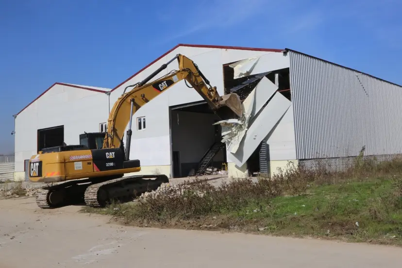 Bursa Nilüfer’de imara aykırı iki yapıya yıkım!