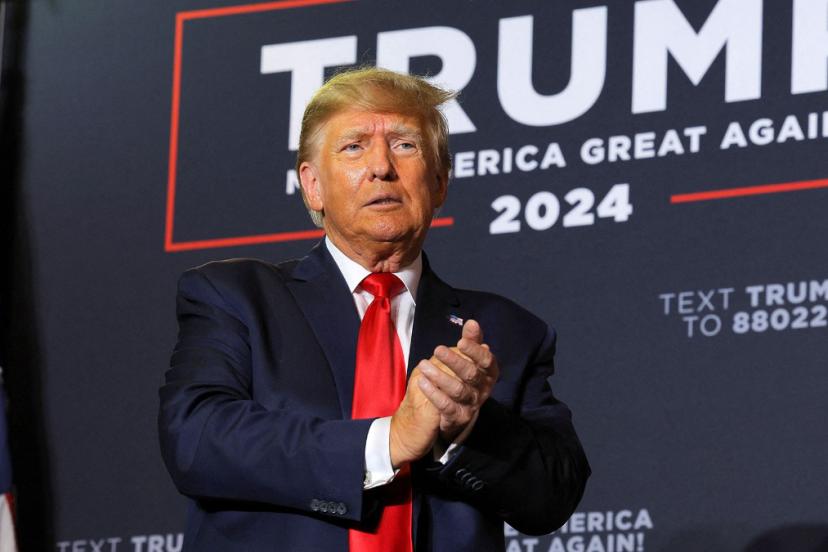 Donald Trump: Venezuela ve çevresindeki hava sahasının kapatılmış olduğunu dikkate alın