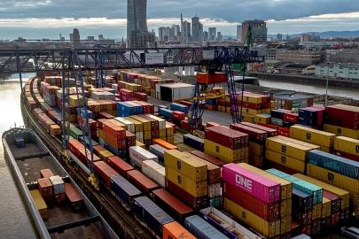 Euro Bölgesi ticaret fazlası ABD anlaşması ihracatı artırınca sıçradı