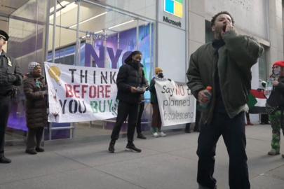 Filistin taraftarları New York'ta Kara Cuma'yı boykot protestosu düzenledi