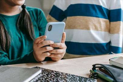 Fransa,  liselerde cep telefonu kullanımını yasaklamaya hazırlanıyor