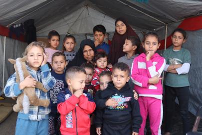 Gazze'de 5 oğlunu kaybeden kadın, 36 torununa bakıyor