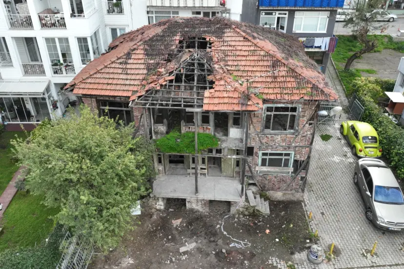 Gölcük'te tarihi yapı kütüphaneye dönüşüyor