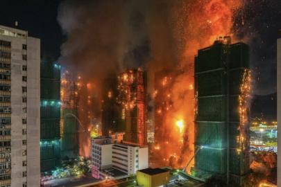 Hong Kong'da yangın faciası: 3 günlük yas ilan edildi