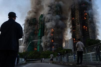 Hong Kong’daki gökdelende çıkan yangında 13 kişi öldü