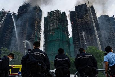 Hong Kong'daki yangında en az 94 kişi öldü, yüzlerce kişi hala kayıp