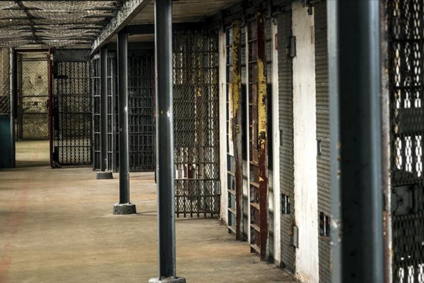 İsrailli avukat: Hapishanelerde gözlerini bağladıkları Filistinlilere tecavüz ediyorlar