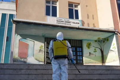 İstanbul Maltepe’de okullar dezenfekte ediliyor