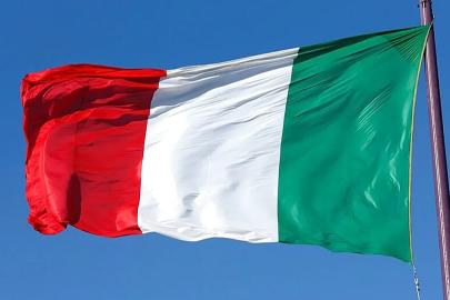 İtalya'da bir adam ölmüş annesinin emekli maaşı için kılık değiştirdi