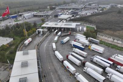 Kapıkule'de saatte geçen tır sayısı rekor sayıya ulaştı