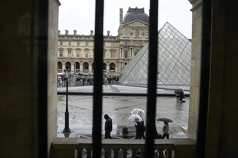 Louvre Müzesi güvenliği sıkılaştırıyor: Hırsızlık sonrası 100 yeni kamera