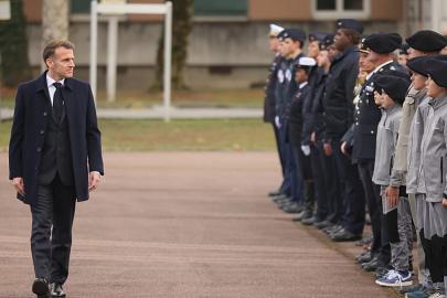 Macron, Fransa’da gelecek yaz yeni gönüllü askerlik hizmetinin başlayacağını açıkladı