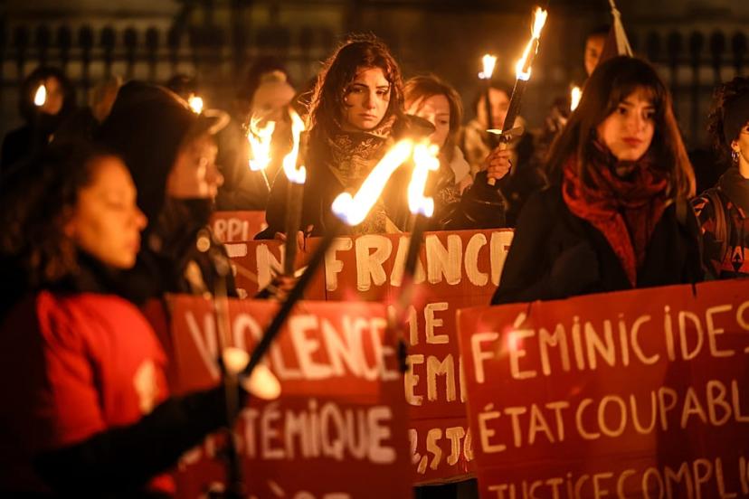 Paris'te protesto: Fransa genelindeki kadın cinayetlerindeki artış kınandı
