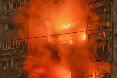 Rusya'nın Ukrayna'ya düzenlediği saldırılarda en az 1 kişi öldü, onlarca kişi yaralandı