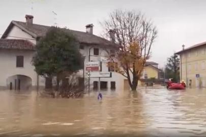 Şiddetli sel ve toprak kayması Kuzey İtalya'yı vurdu: Can kayıpları ve tahliyeler