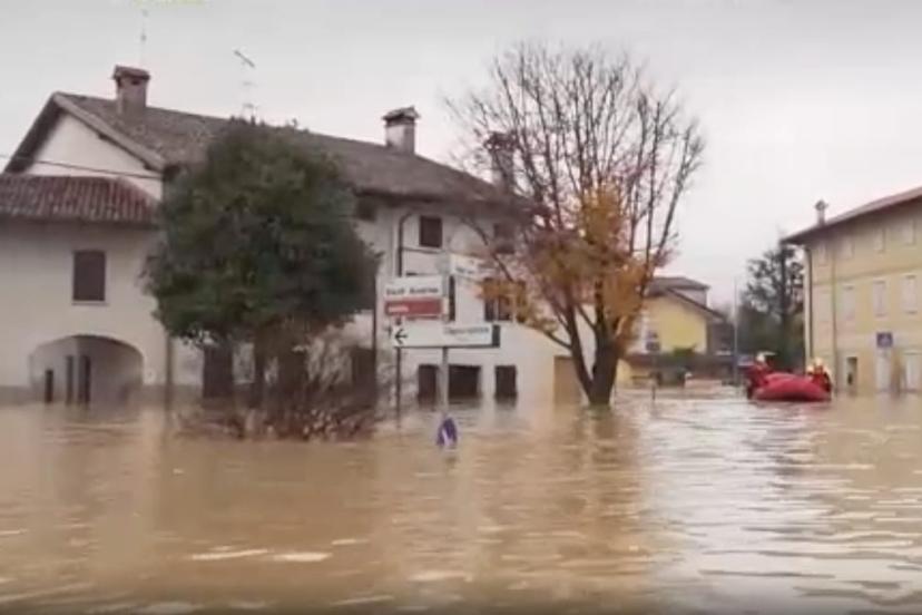 Şiddetli sel ve toprak kayması Kuzey İtalya'yı vurdu: Can kayıpları ve tahliyeler