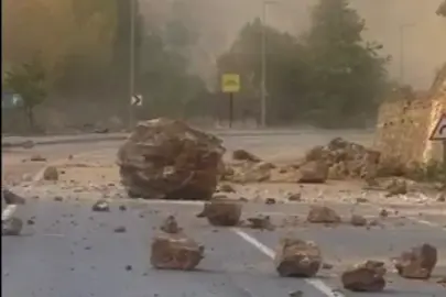 Tunceli–Ovacık karayolunda kayalar temizlendi!