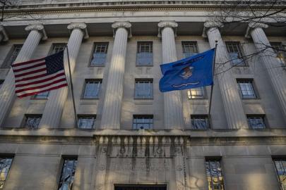 ABD Adalet Bakanlığı, Epstein dosyalarından kaldırılan Trump fotoğrafını yeniden yayımladı